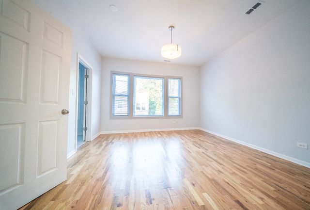 5256 S Carpenter Street, Chicago, IL 60609