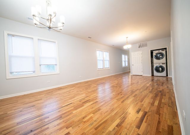 5256 S Carpenter Street, Chicago, IL 60609