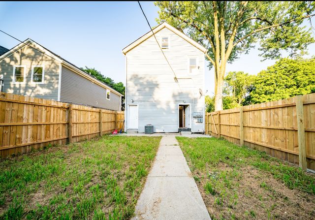 5256 S Carpenter Street, Chicago, IL 60609