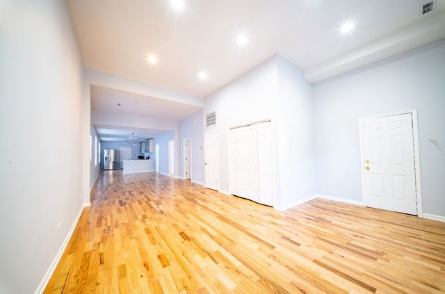 5256 S Carpenter Street, Chicago, IL 60609