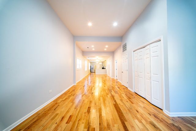 5256 S Carpenter Street, Chicago, IL 60609