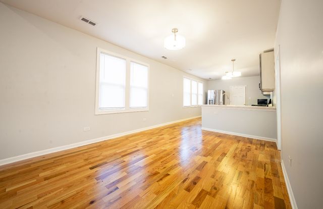 5256 S Carpenter Street, Chicago, IL 60609