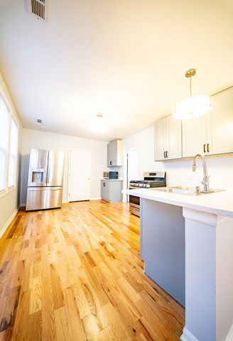 5256 S Carpenter Street, Chicago, IL 60609