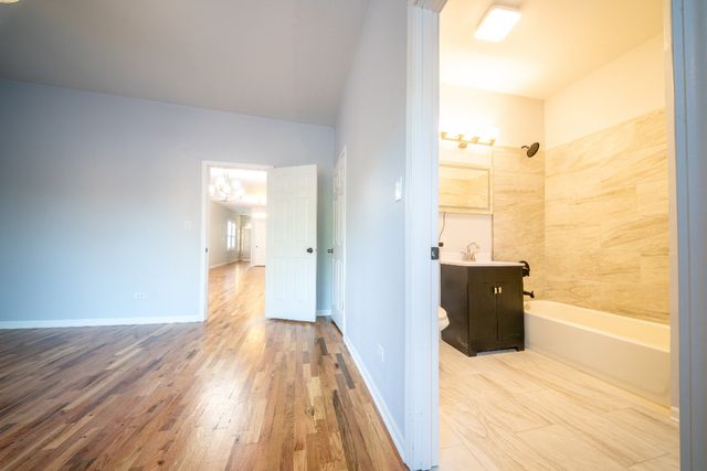 5256 S Carpenter Street, Chicago, IL 60609