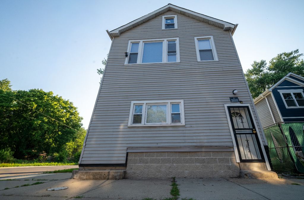 5256 S Carpenter Street, Chicago, IL 60609
