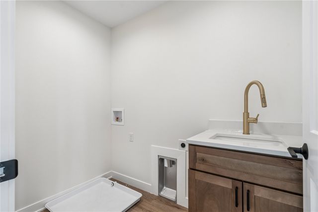 1570 Volmert Lane NE, Solon, IA 52333
