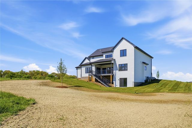 1570 Volmert Lane NE, Solon, IA 52333