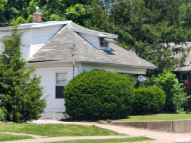 806 W WALNUT Street, Carbondale, IL 62901