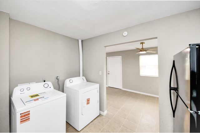 3914 Hoffman Street B, Houston, TX 77026