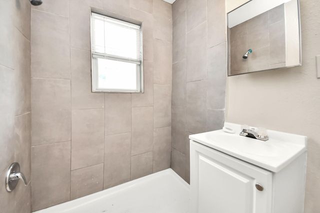 3914 Hoffman Street B, Houston, TX 77026