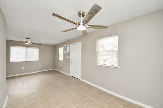 3914 Hoffman Street B, Houston, TX 77026