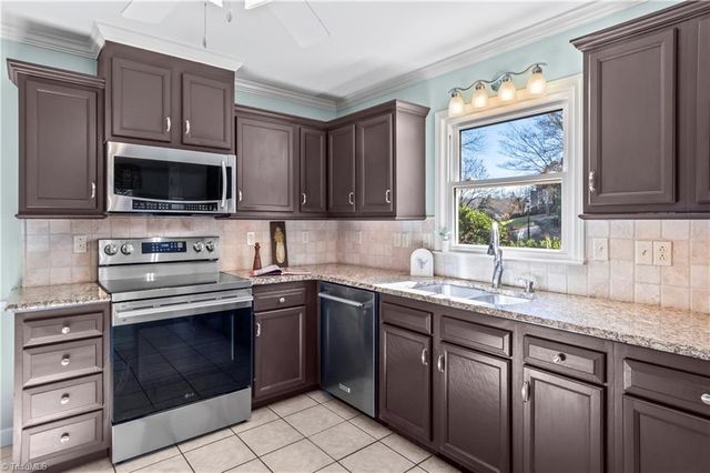 3606 Squirewood Drive, Clemmons, NC 27012