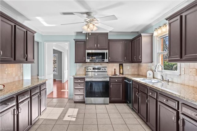 3606 Squirewood Drive, Clemmons, NC 27012