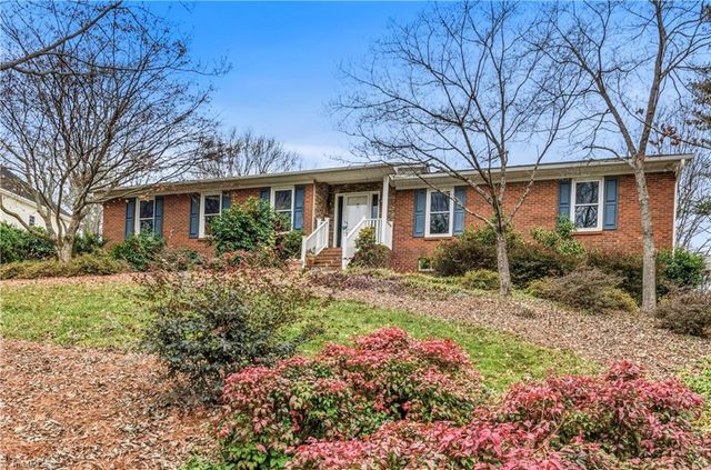 3606 Squirewood Drive, Clemmons, NC 27012