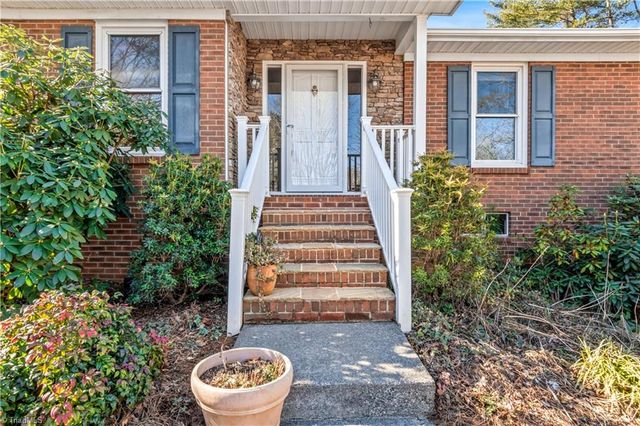 3606 Squirewood Drive, Clemmons, NC 27012