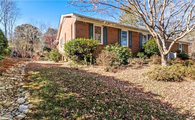 3606 Squirewood Drive, Clemmons, NC 27012