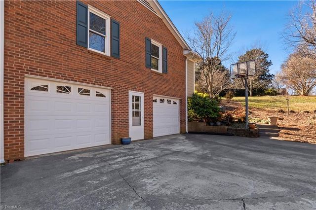 3606 Squirewood Drive, Clemmons, NC 27012