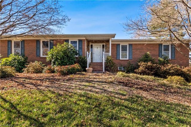 3606 Squirewood Drive, Clemmons, NC 27012