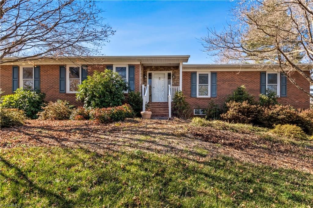 3606 Squirewood Drive, Clemmons, NC 27012