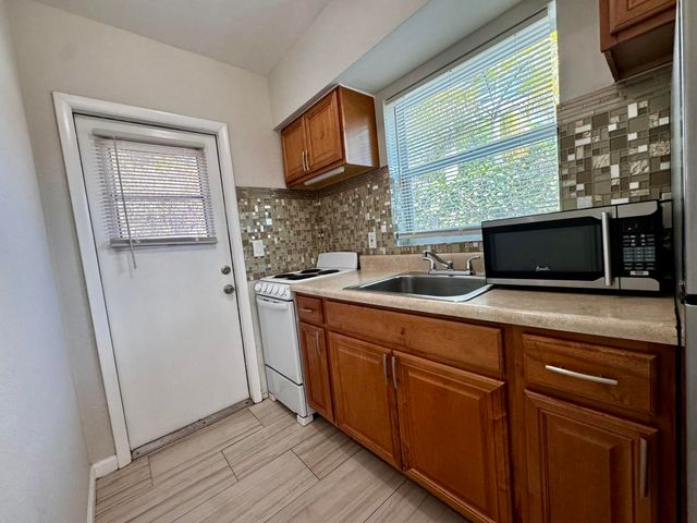 625 NE 14th Avenue 1, Fort Lauderdale, FL 33304