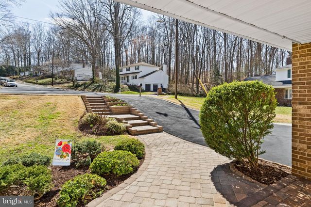 1 BLUE JAY DR, Newark, DE 19713