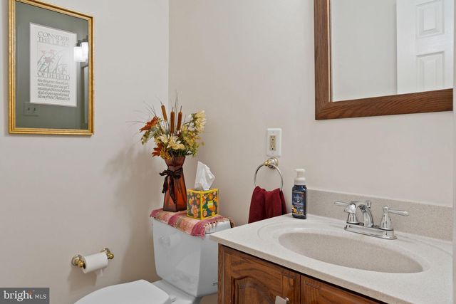 1 BLUE JAY DR, Newark, DE 19713