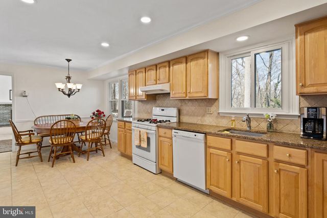 1 BLUE JAY DR, Newark, DE 19713