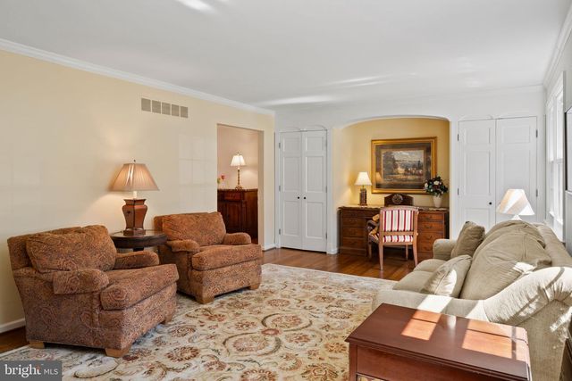 1 BLUE JAY DR, Newark, DE 19713