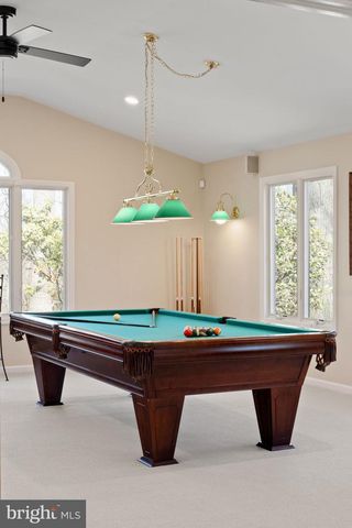 1 BLUE JAY DR, Newark, DE 19713