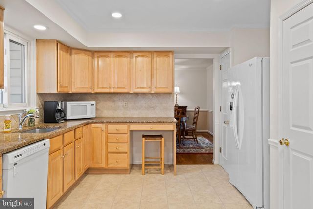 1 BLUE JAY DR, Newark, DE 19713