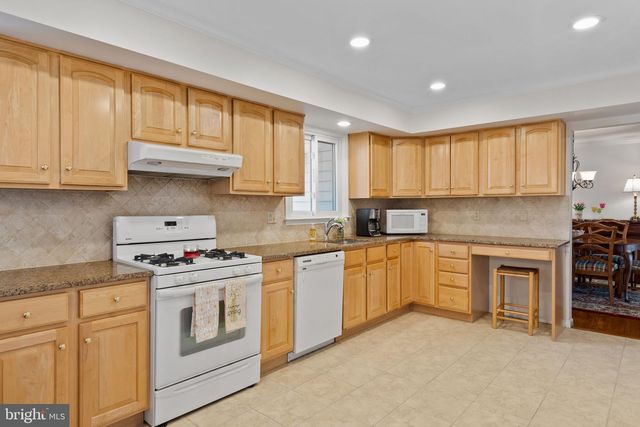 1 BLUE JAY DR, Newark, DE 19713