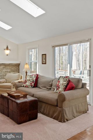 1 BLUE JAY DR, Newark, DE 19713