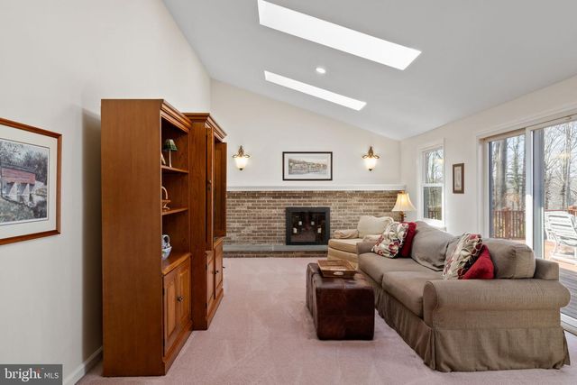 1 BLUE JAY DR, Newark, DE 19713