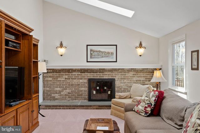 1 BLUE JAY DR, Newark, DE 19713