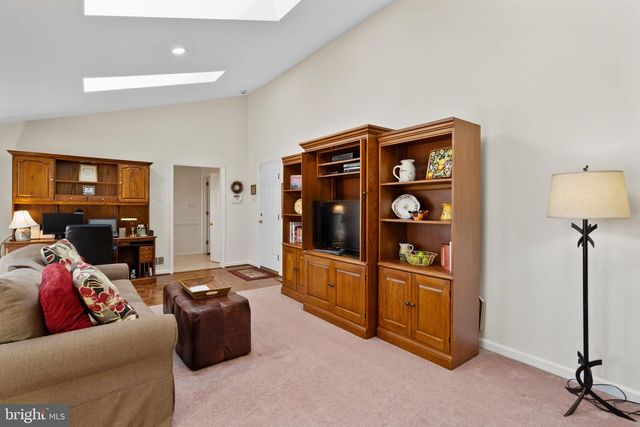 1 BLUE JAY DR, Newark, DE 19713