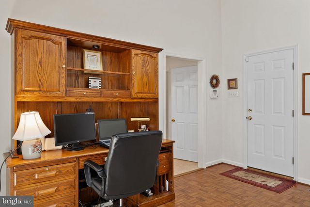 1 BLUE JAY DR, Newark, DE 19713