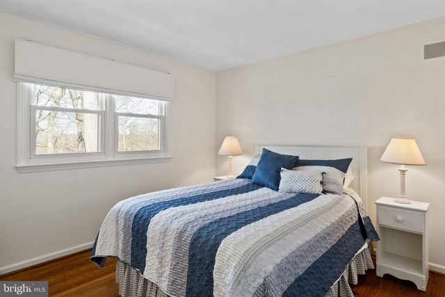 1 BLUE JAY DR, Newark, DE 19713