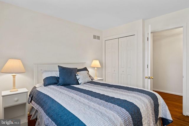 1 BLUE JAY DR, Newark, DE 19713