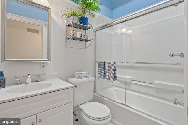 1 BLUE JAY DR, Newark, DE 19713