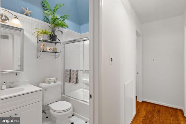 1 BLUE JAY DR, Newark, DE 19713