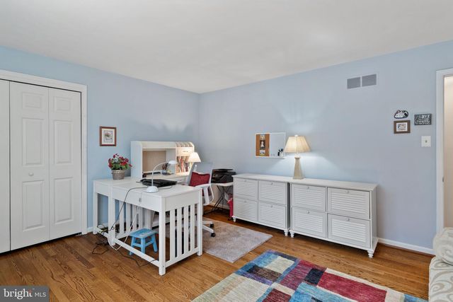 1 BLUE JAY DR, Newark, DE 19713