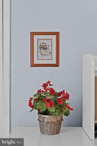 1 BLUE JAY DR, Newark, DE 19713