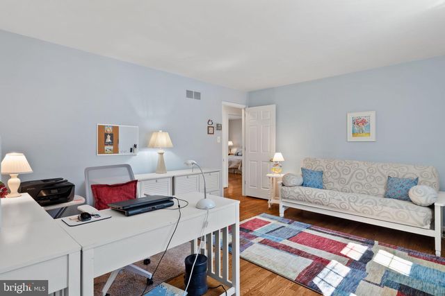 1 BLUE JAY DR, Newark, DE 19713