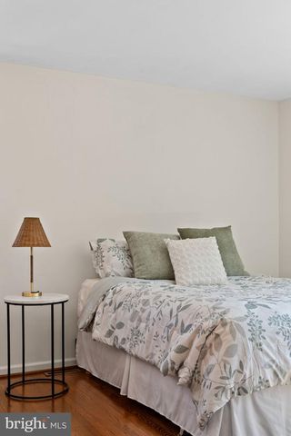 1 BLUE JAY DR, Newark, DE 19713