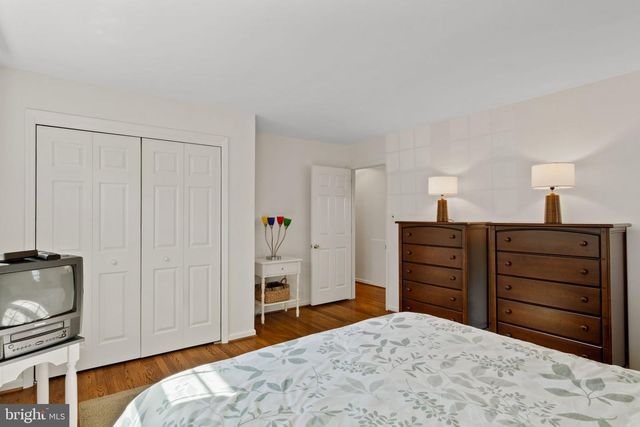 1 BLUE JAY DR, Newark, DE 19713