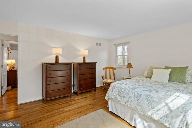 1 BLUE JAY DR, Newark, DE 19713