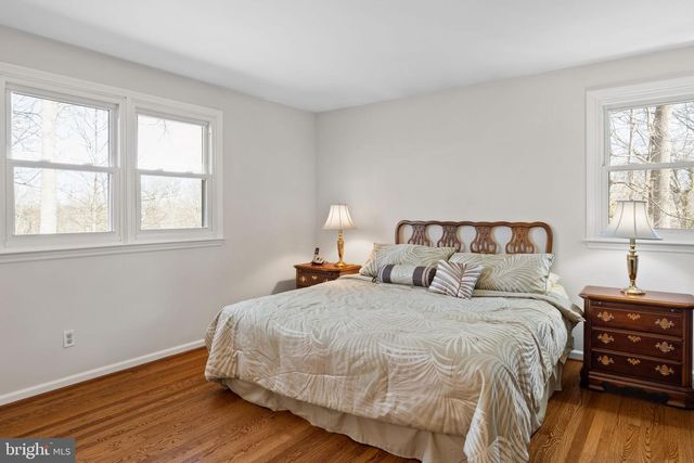 1 BLUE JAY DR, Newark, DE 19713