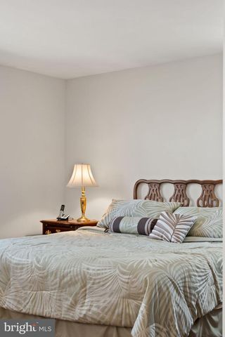 1 BLUE JAY DR, Newark, DE 19713