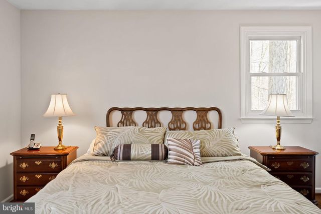 1 BLUE JAY DR, Newark, DE 19713