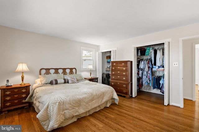 1 BLUE JAY DR, Newark, DE 19713